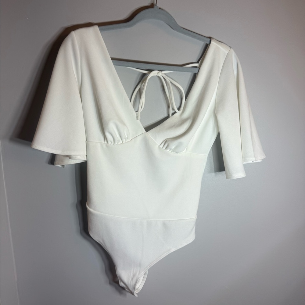 Lulus White Flutter Sleeve Deep V Bodysuit – Size M